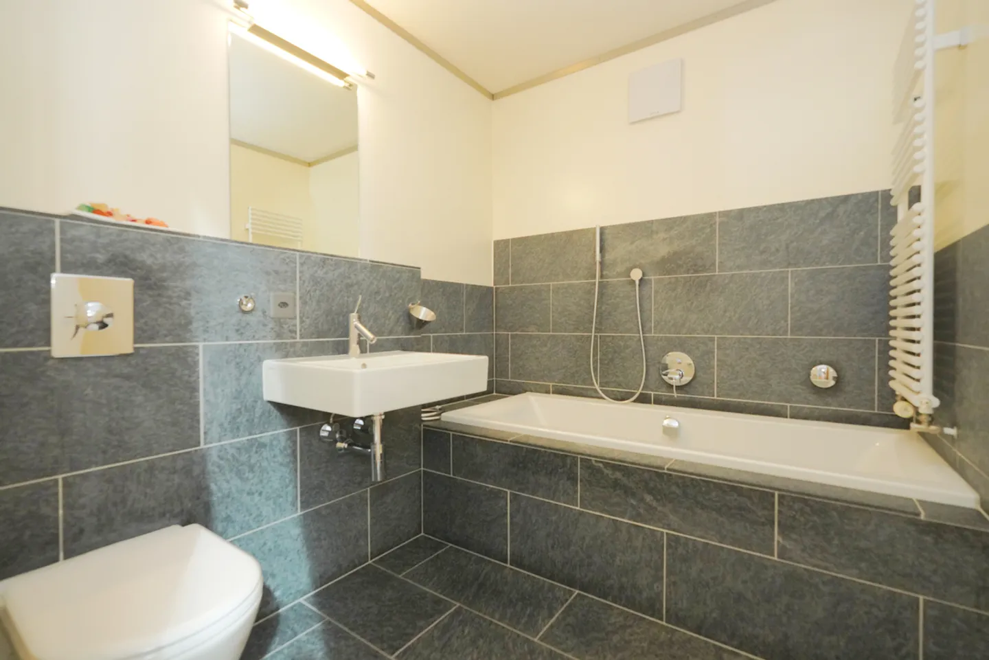 SPLENDIDE DUPLEX EN ATTIQUE AU CENTRE-VILLE DE SIERRE - Photo 7 sur 13