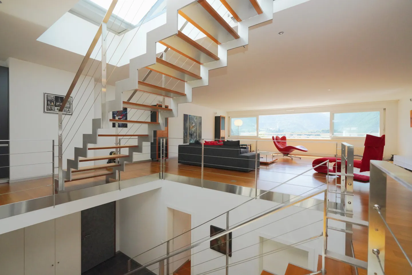 SPLENDIDE DUPLEX EN ATTIQUE AU CENTRE-VILLE DE SIERRE - Photo 1 sur 13