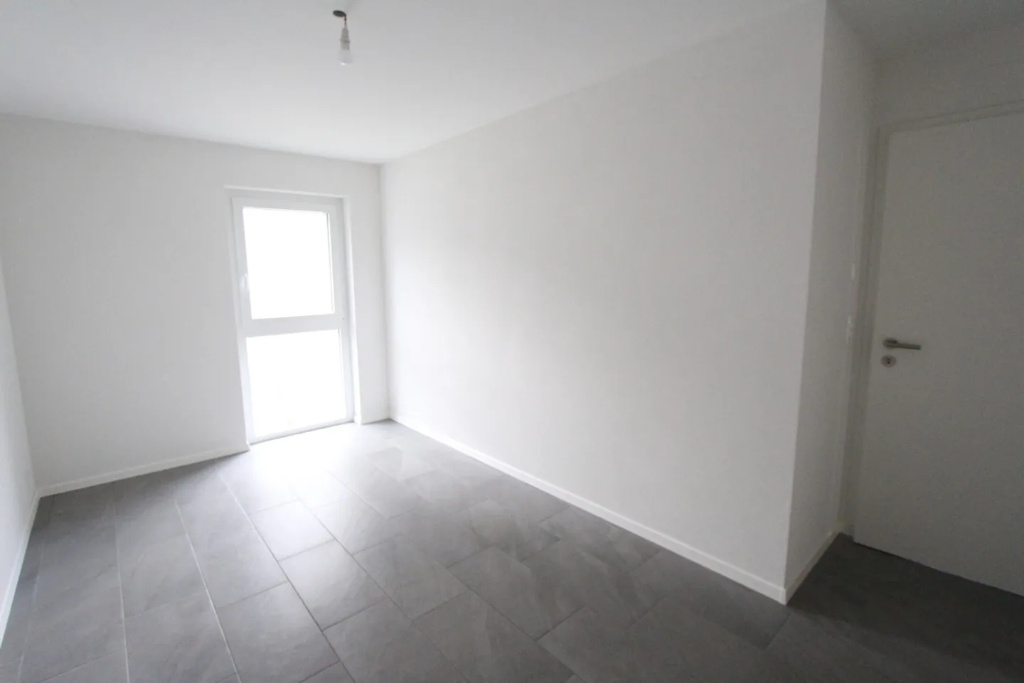 4.5-ROOM APARTMENT FOR RENT IN SIERRE - Photo 7 of 13