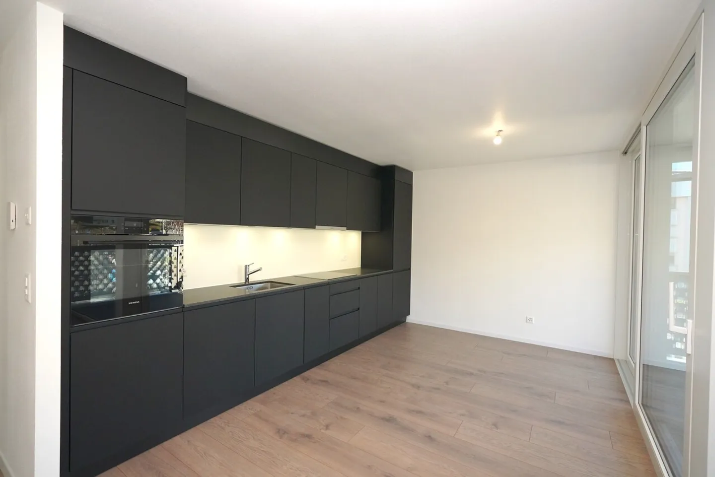 NUOVI APPARTAMENTI DI 2.5 LOCALI AL 2° PIANO A SIERRE - Foto 1 di 12