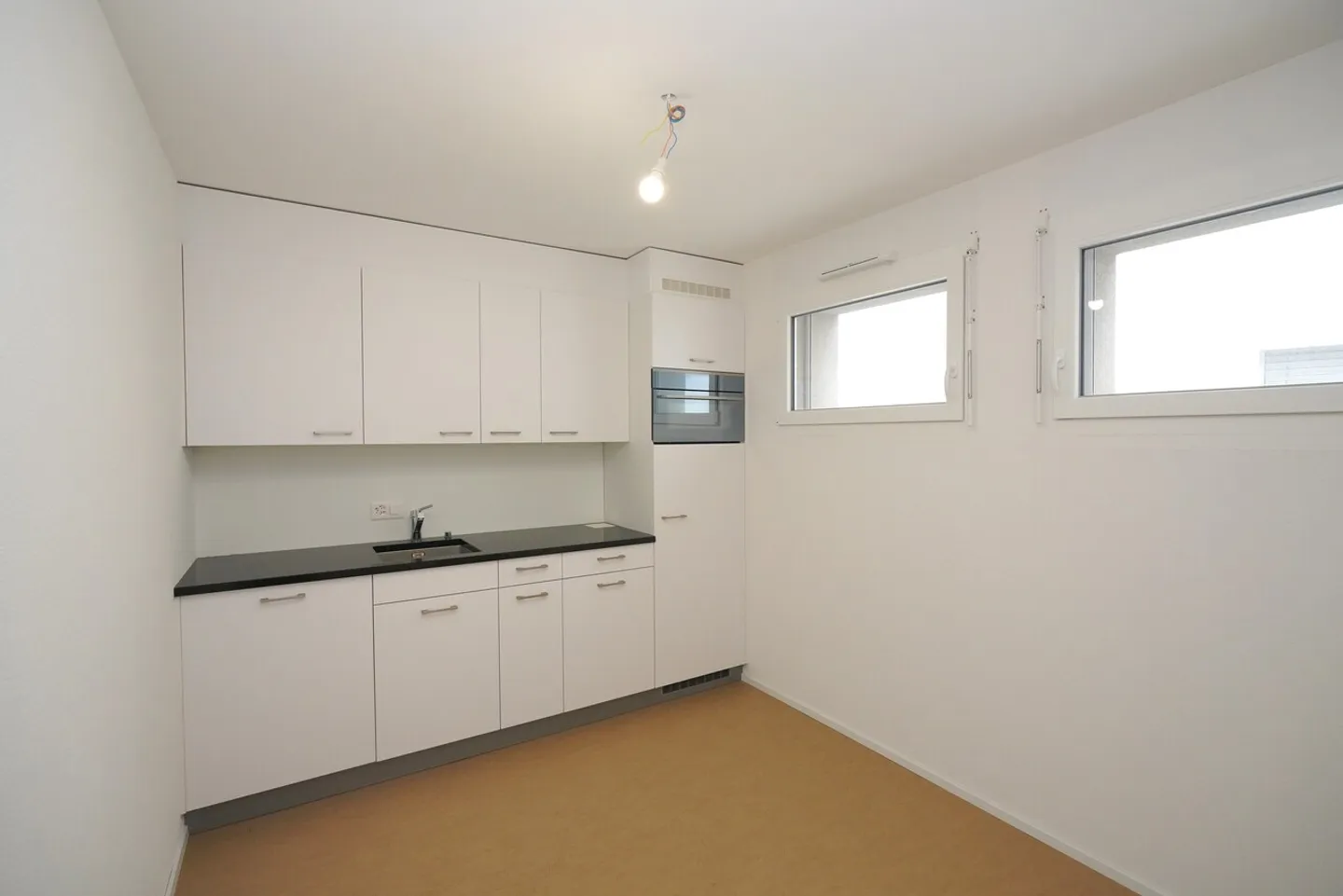 GERÄUMIGE BÜROS IN SIERRE - Foto 7 von 13