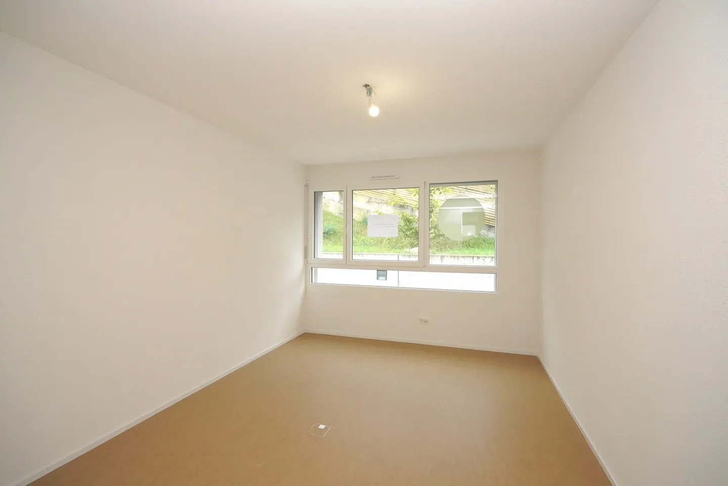 GERÄUMIGE BÜROS IN SIERRE - Foto 8 von 13