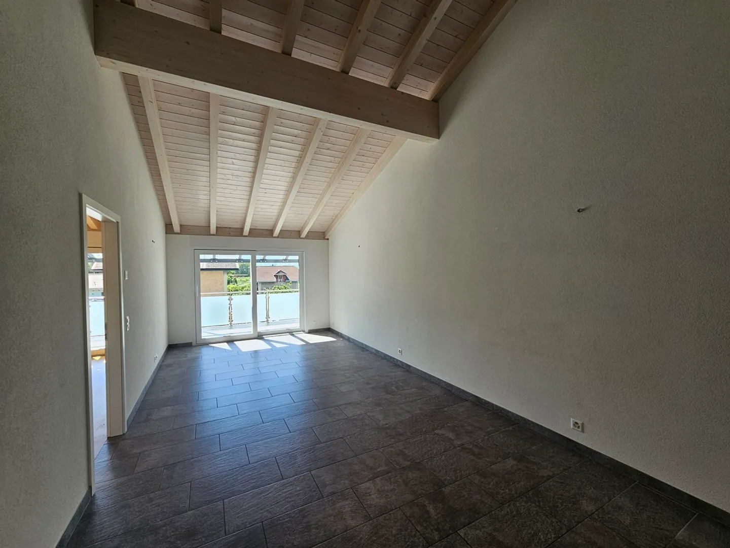 MAGNIFICO APPARTAMENTO DI 2.5 STANZE A CHALAIS - Foto 2 di 13