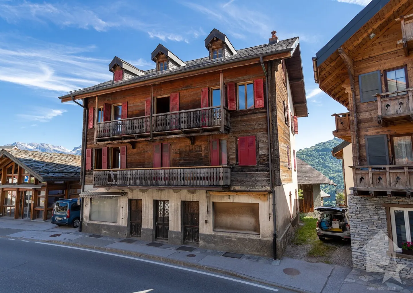 Maison villageoise à rénover, 10 pièces + locaux commerciaux, 400 m2 - Photo 1 of 13