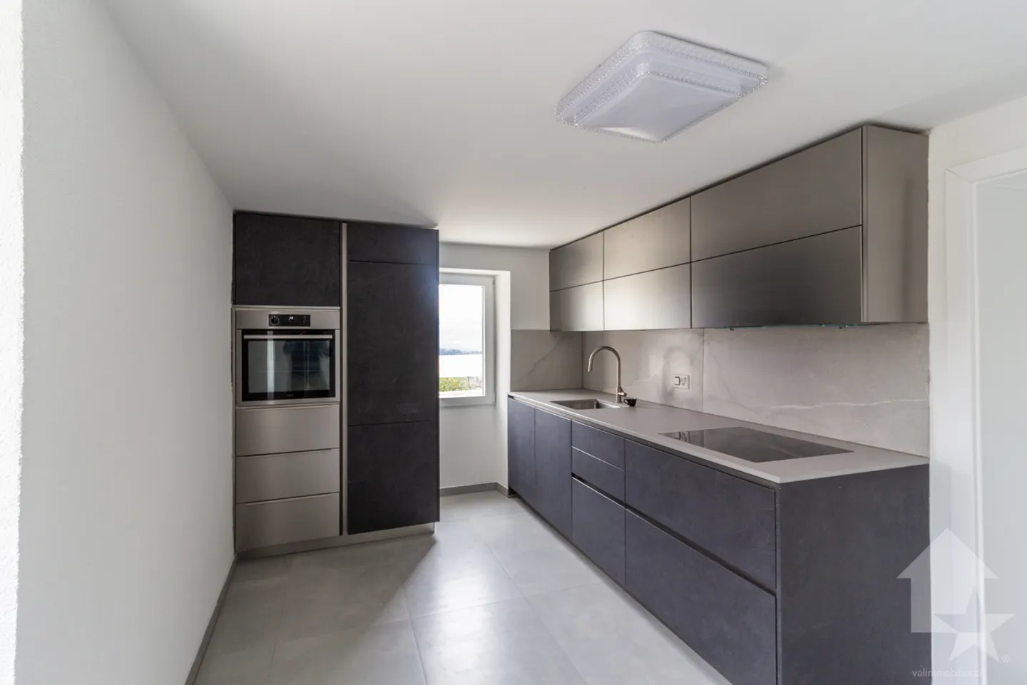 Fully renovated building in 2026 with a rental yield of 4.3% - Photo 6 of 13