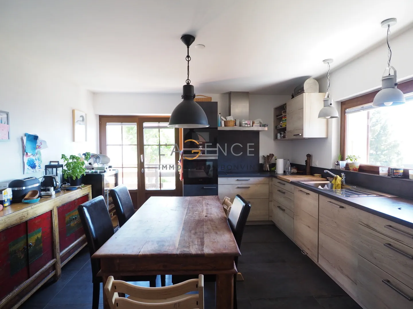 Restaurant (business premises) + 3 apartments - Photo 9 of 10