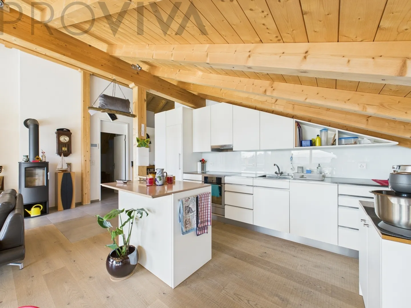 Helle und moderne Dachwohnung mit Alpenblick - Photo 2 of 9