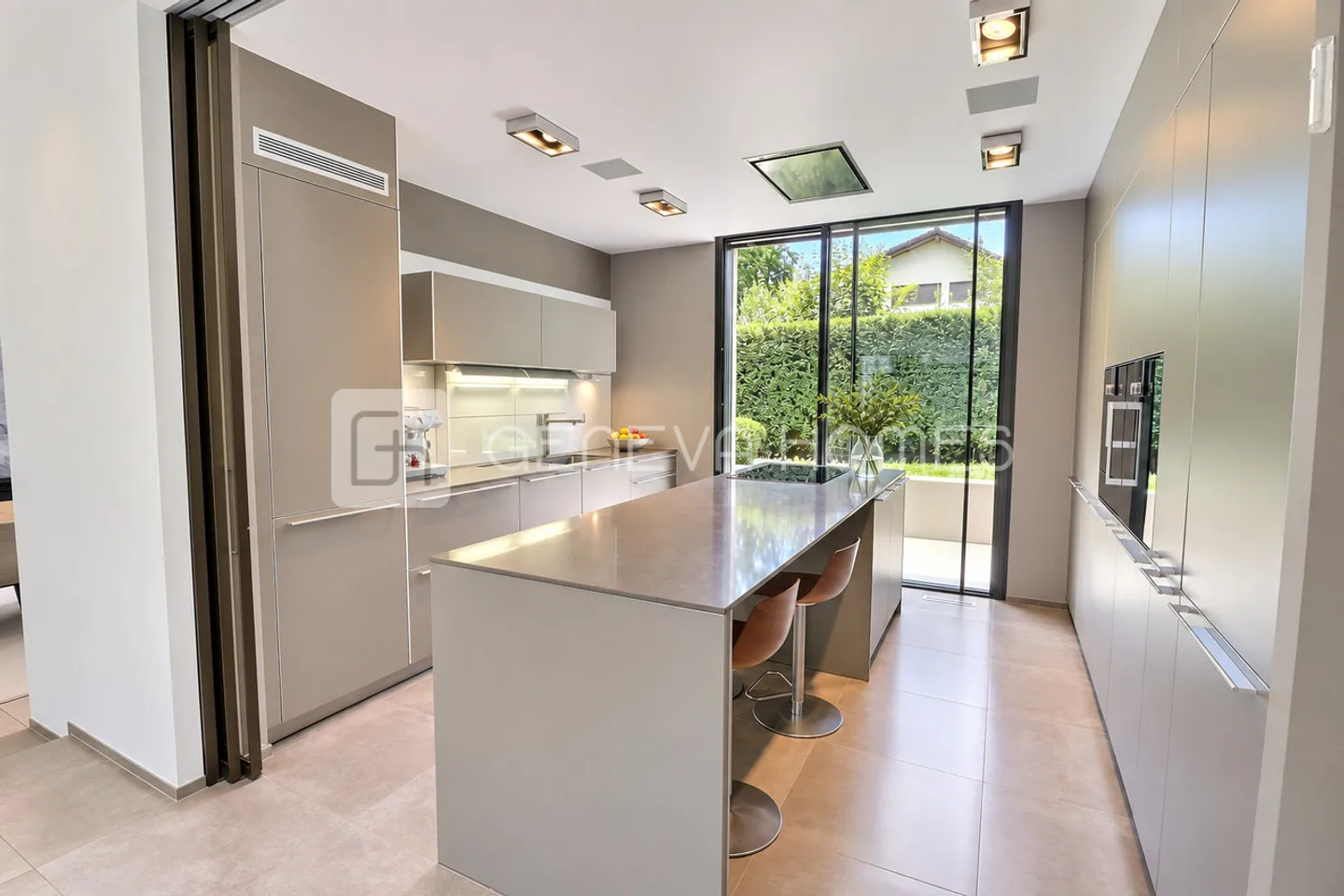 Villa contemporanea a Conches - Foto 2 di 7