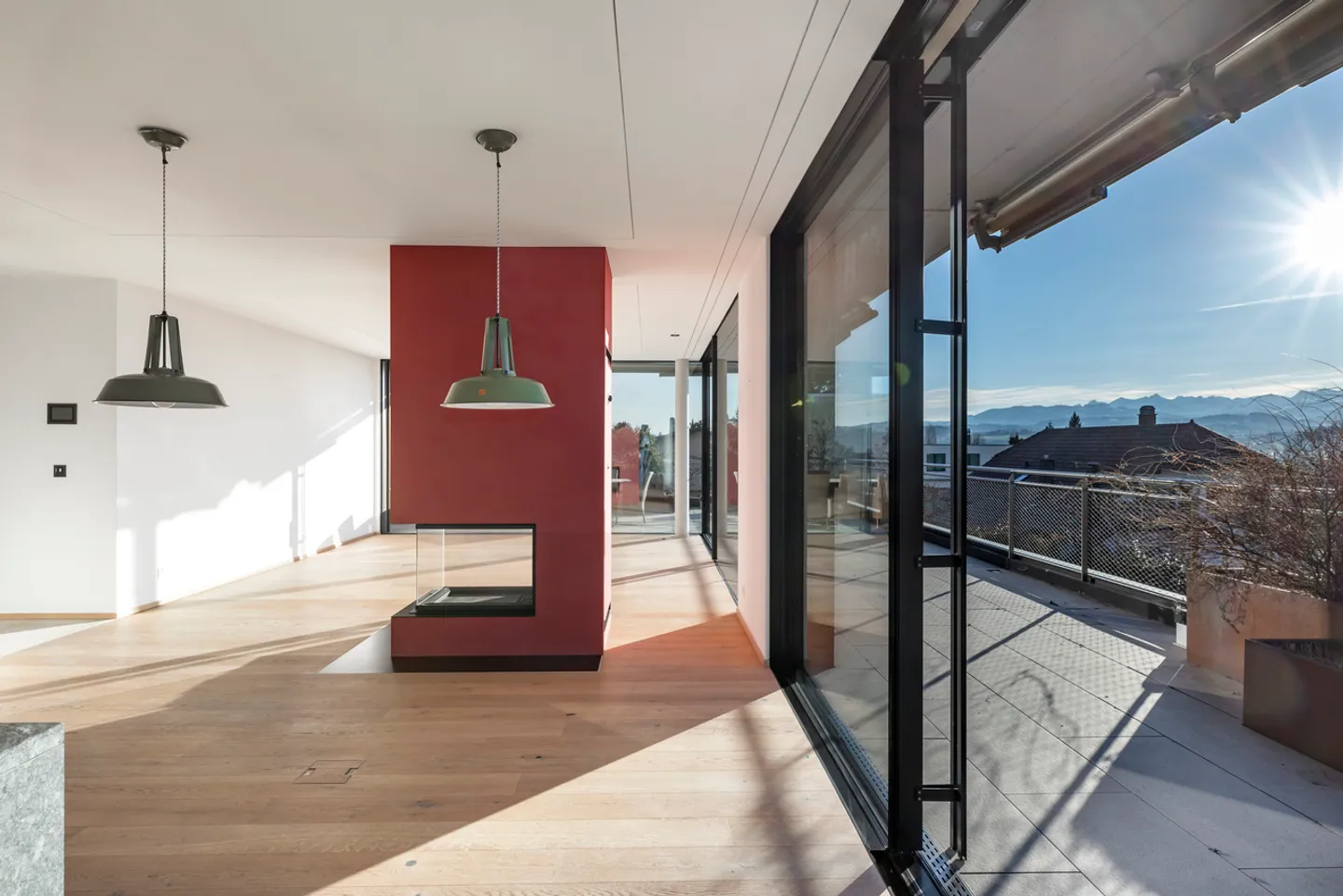 Attico con grande terrazza e vista sulle Alpi Friburghesi - Foto 3 di 13