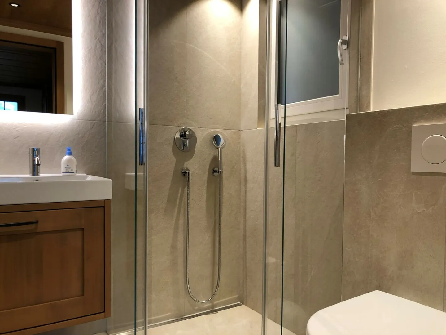 Gut gelegene 3.5 Zimmer Wohnung für Kurzzeitaufenthalte - Foto 10 von 12