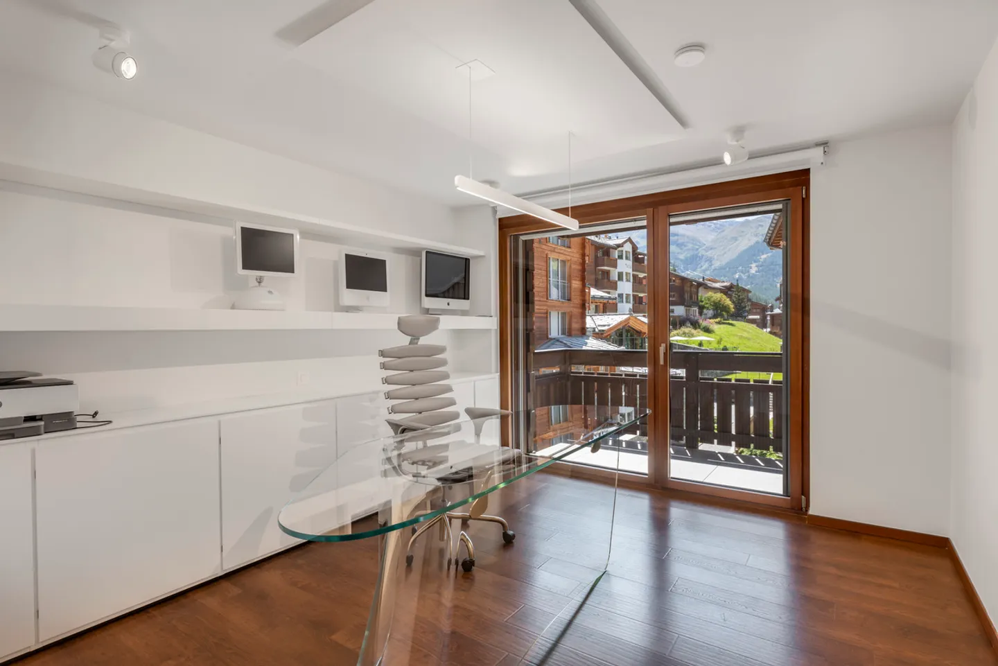Top equipped and well-located 5.5 room apartment - Photo 10 of 11