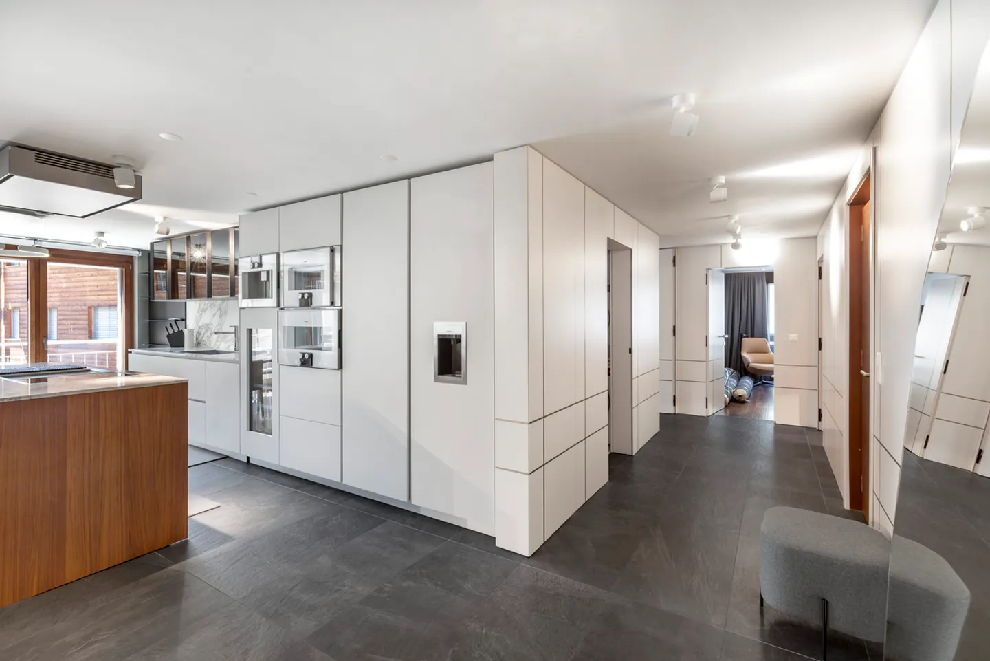 Top equipped and well-located 5.5 room apartment - Photo 5 of 11