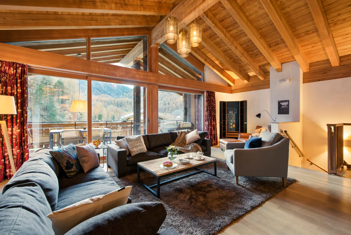 Chalet lussuoso con 4 appartamenti e piscina - Foto 1 di 13