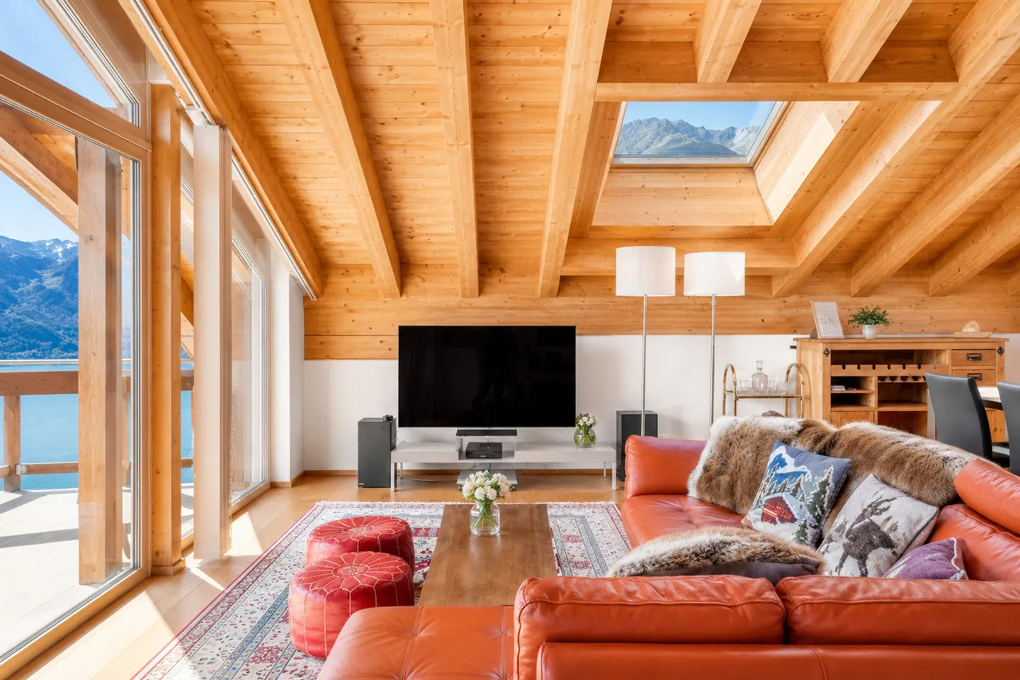 Appartement sous les combles de 5,5 pièces dans un emplacement grandiose à Grächen - Photo 2 sur 13