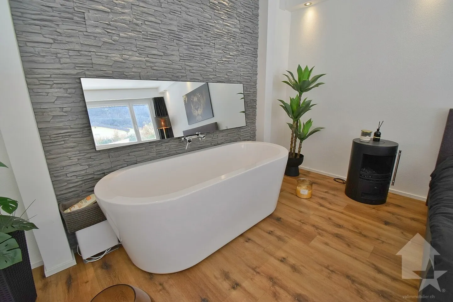 Schöne 4,5-Zimmer-Wohnung, komplett renoviert und mit einer großen Terrasse! - Foto 7 von 13