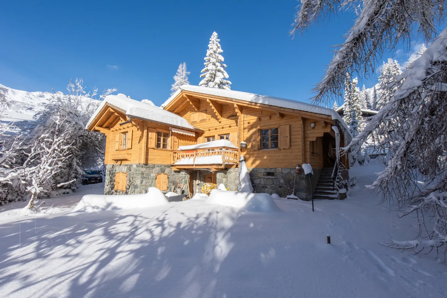 Situé au coeur de Verbier, ce chalet se dresse dans une nature intacte - Photo 2 sur 10