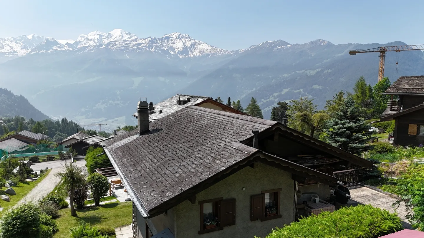 Chalet de 5 pièces est un lieu paisible avec une très belle vue - Photo 9 sur 13