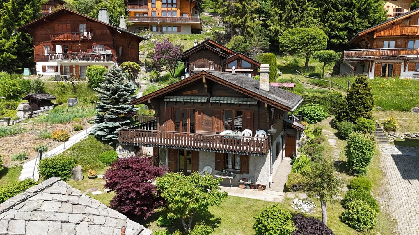 Chalet de 5 pièces est un lieu paisible avec une très belle vue - Photo 7 sur 13