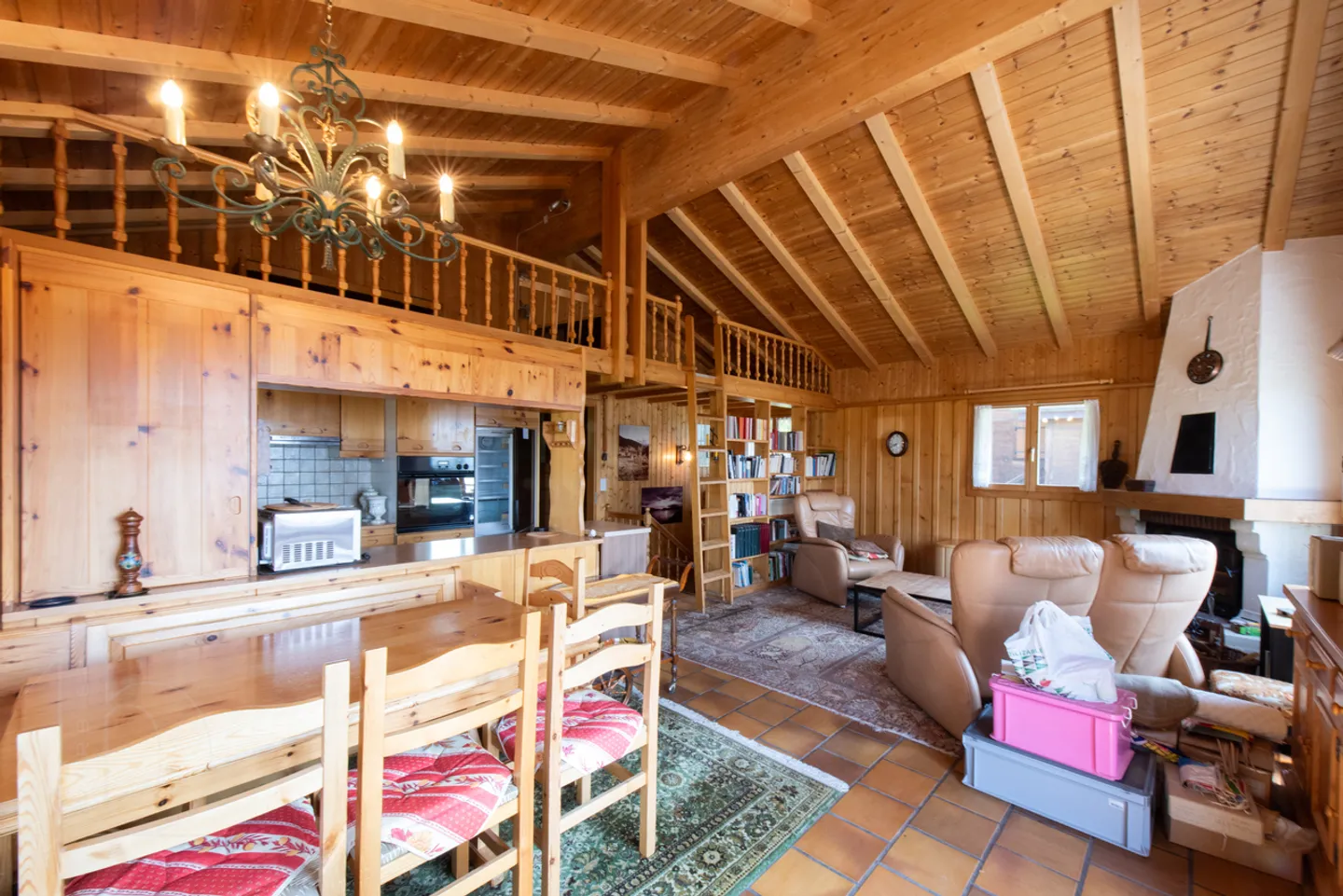 Chalet de 5 pièces est un lieu paisible avec une très belle vue - Photo 6 sur 13
