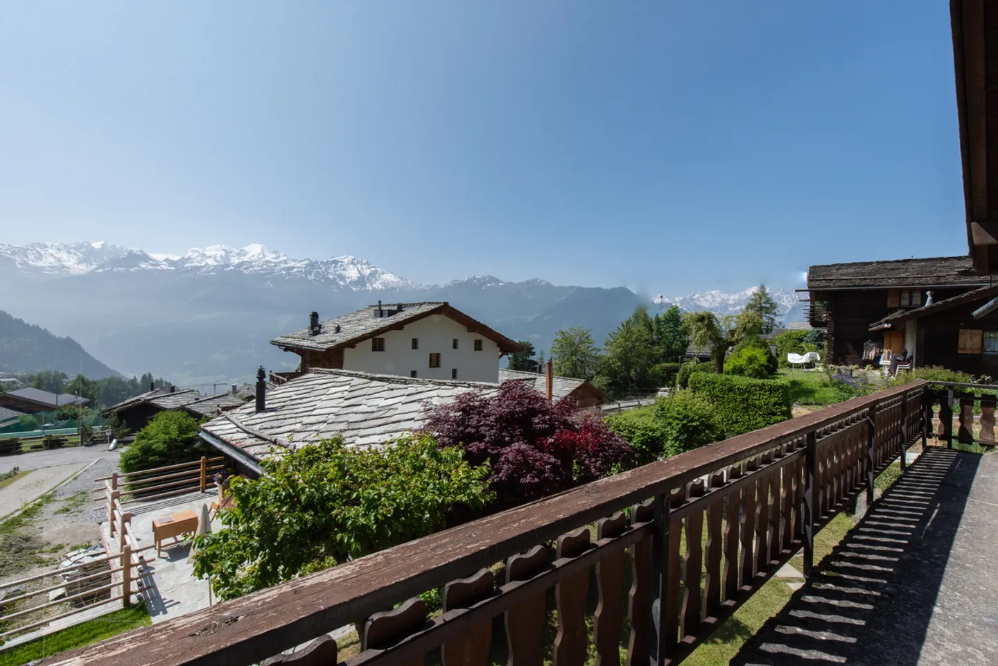 Chalet de 5 pièces est un lieu paisible avec une très belle vue - Photo 2 sur 13