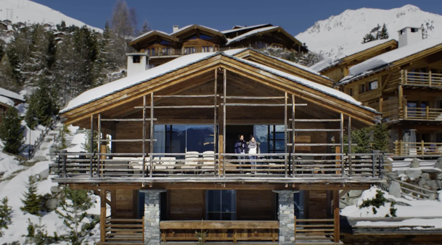 Splendido chalet con fascino alpino - Foto 2 di 13