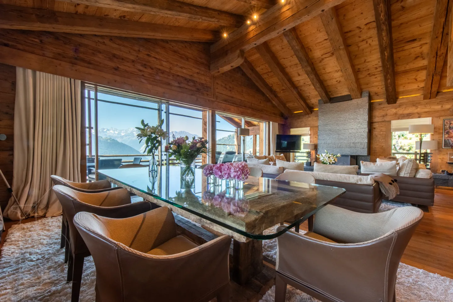 Splendido chalet con fascino alpino - Foto 6 di 13