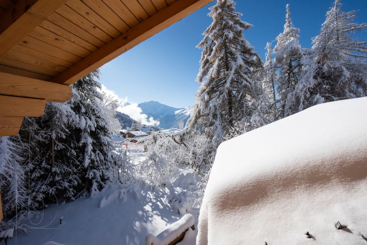 Situé au coeur de Verbier, ce chalet se dresse dans une nature intacte - Photo 4 sur 10
