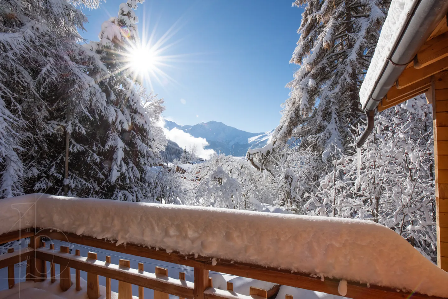 Situé au coeur de Verbier, ce chalet se dresse dans une nature intacte - Photo 1 sur 10