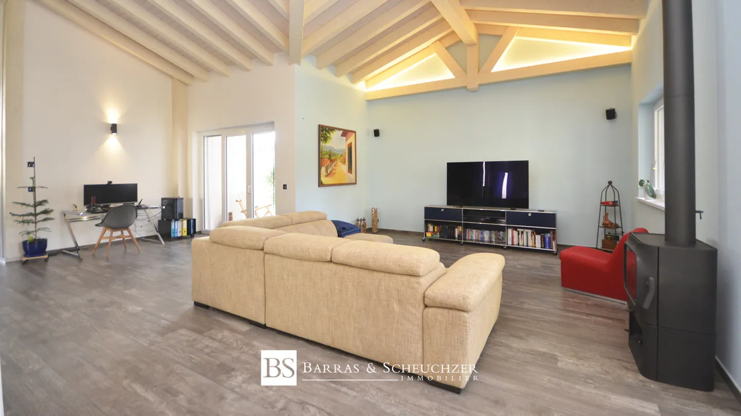 Villa indipendente recente con 3,5 stanze aggiuntive - Foto 3 di 10