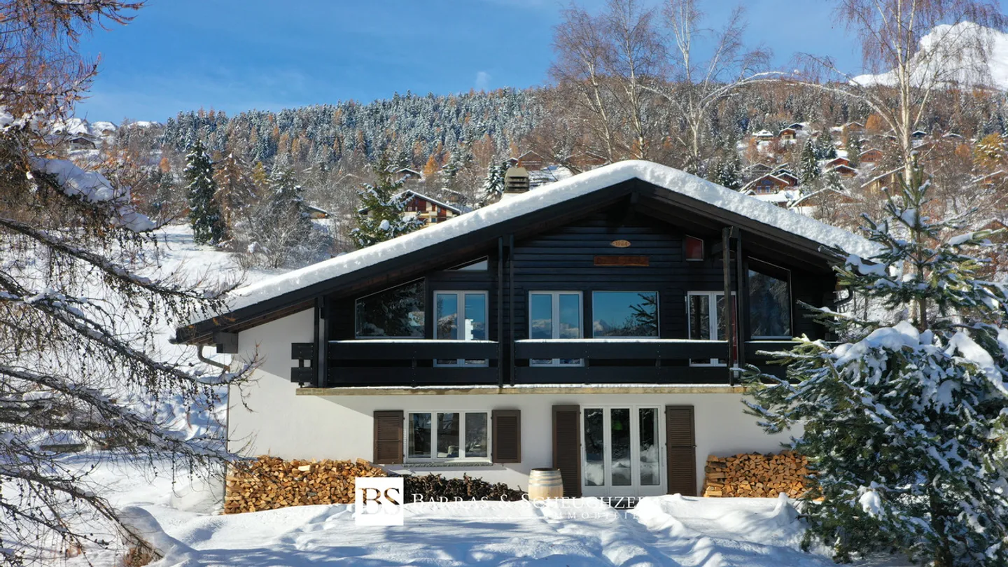 Spazioso chalet di 6,5 stanze situato su terreno pianeggiante - Foto 1 di 8