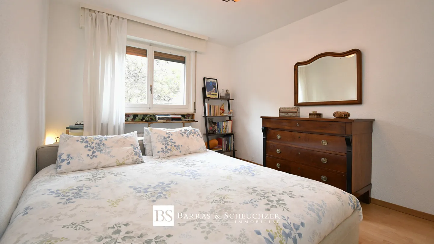 Spazioso appartamento di 2.5 locali con balcone e vista libera - Foto 7 di 9