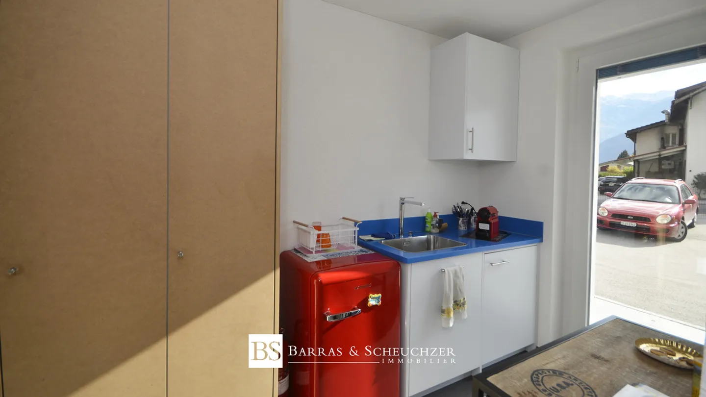 Multifunktionales Pflegezentrum mit 6 Räumen und 10 Parkplätzen - Foto 9 von 12