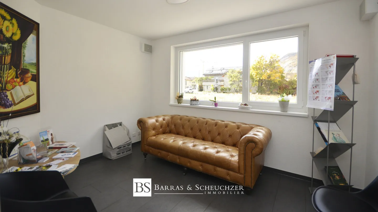 Multifunktionales Pflegezentrum mit 6 Räumen und 10 Parkplätzen - Foto 5 von 12