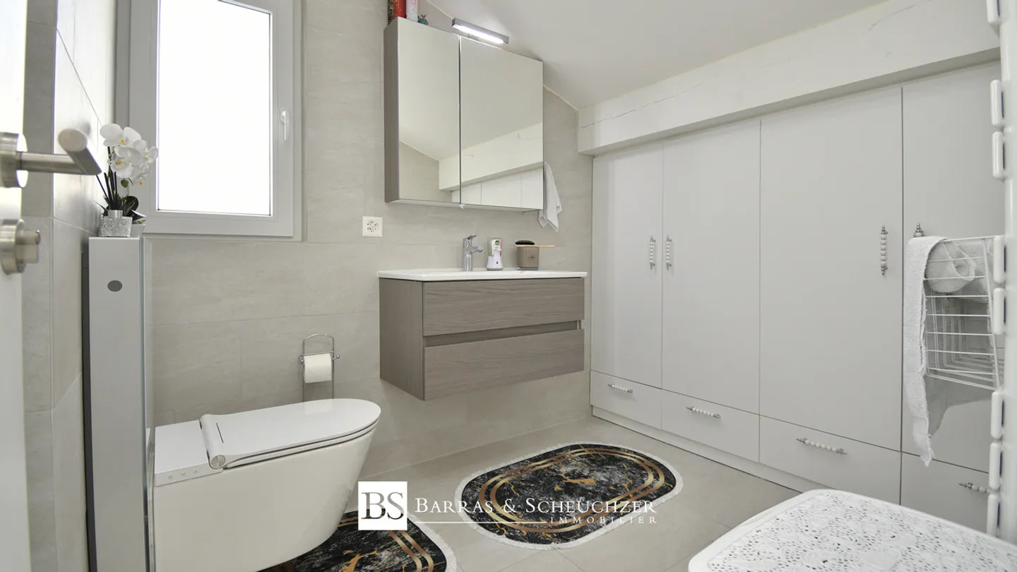 Spaziosa villa su terreno pianeggiante, tranquilla e con vista panoramica - Foto 7 di 13