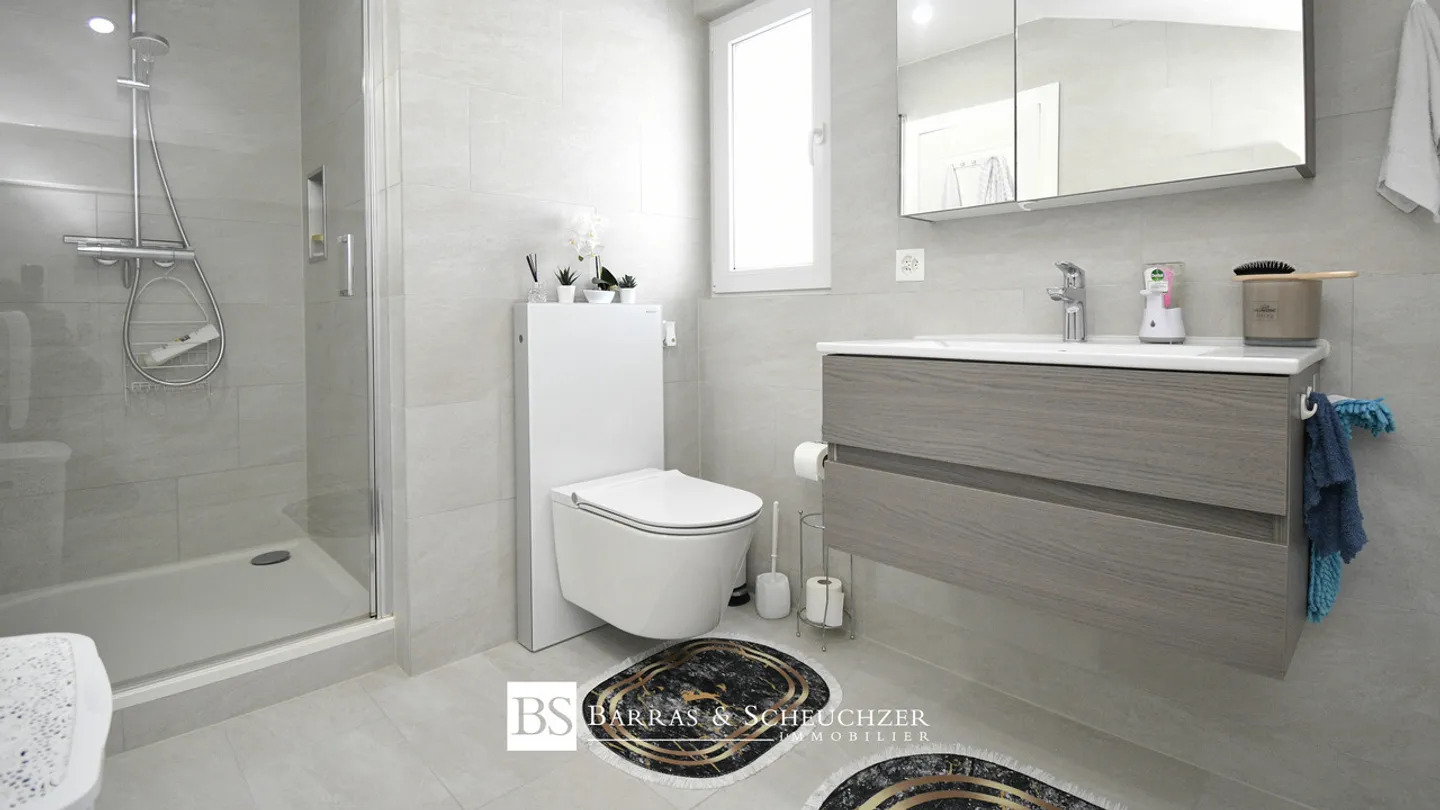 Spaziosa villa su terreno pianeggiante, tranquilla e con vista panoramica - Foto 6 di 13