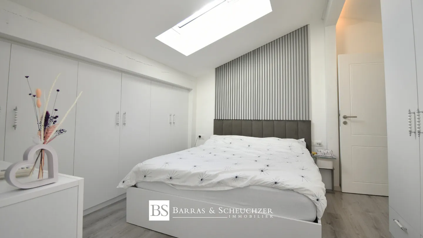 Spaziosa villa su terreno pianeggiante, tranquilla e con vista panoramica - Foto 4 di 13