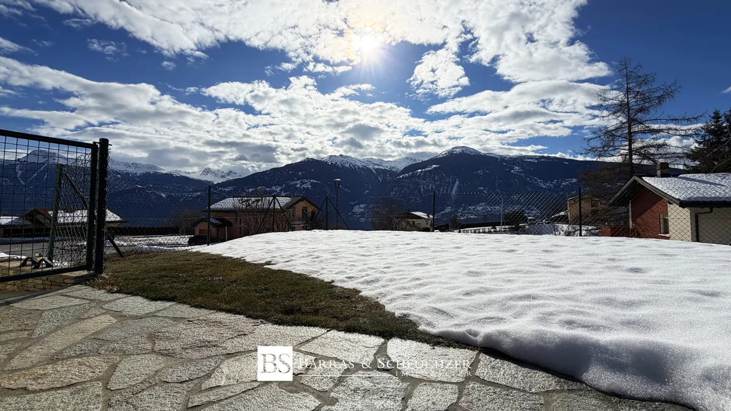 Spaziosa villa su terreno pianeggiante, tranquilla e con vista panoramica - Foto 12 di 13