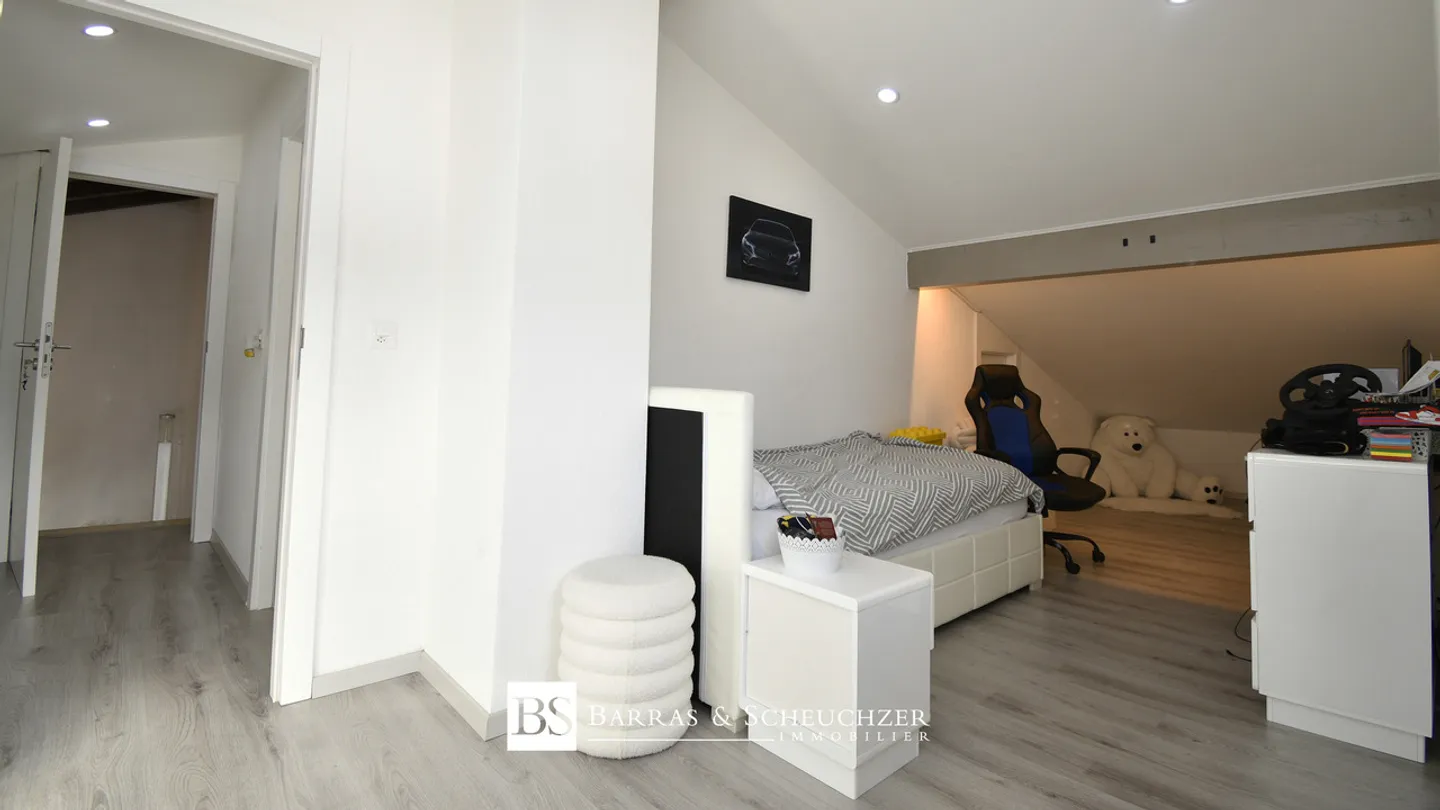 Spaziosa villa su terreno pianeggiante, tranquilla e con vista panoramica - Foto 8 di 13