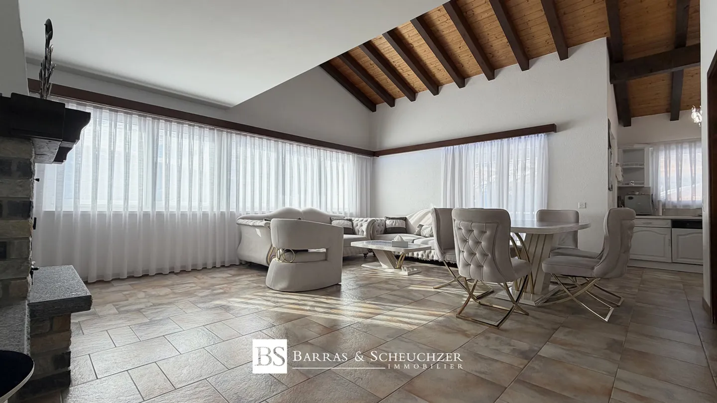 Spaziosa villa su terreno pianeggiante, tranquilla e con vista panoramica - Foto 9 di 13