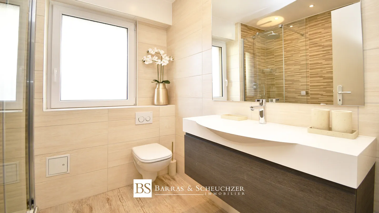 Wunderschöne 2,5-Zimmer-Wohnung, renoviert und möbliert, im Stadtzentrum, Rue du Prado - Foto 7 von 8
