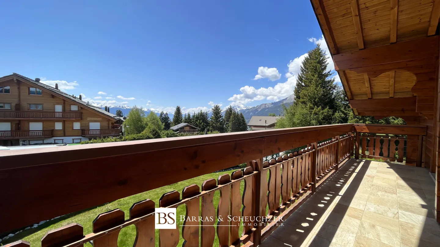 Estate near the golf course consisting of 4 plots and 2 chalets - Photo 3 of 6