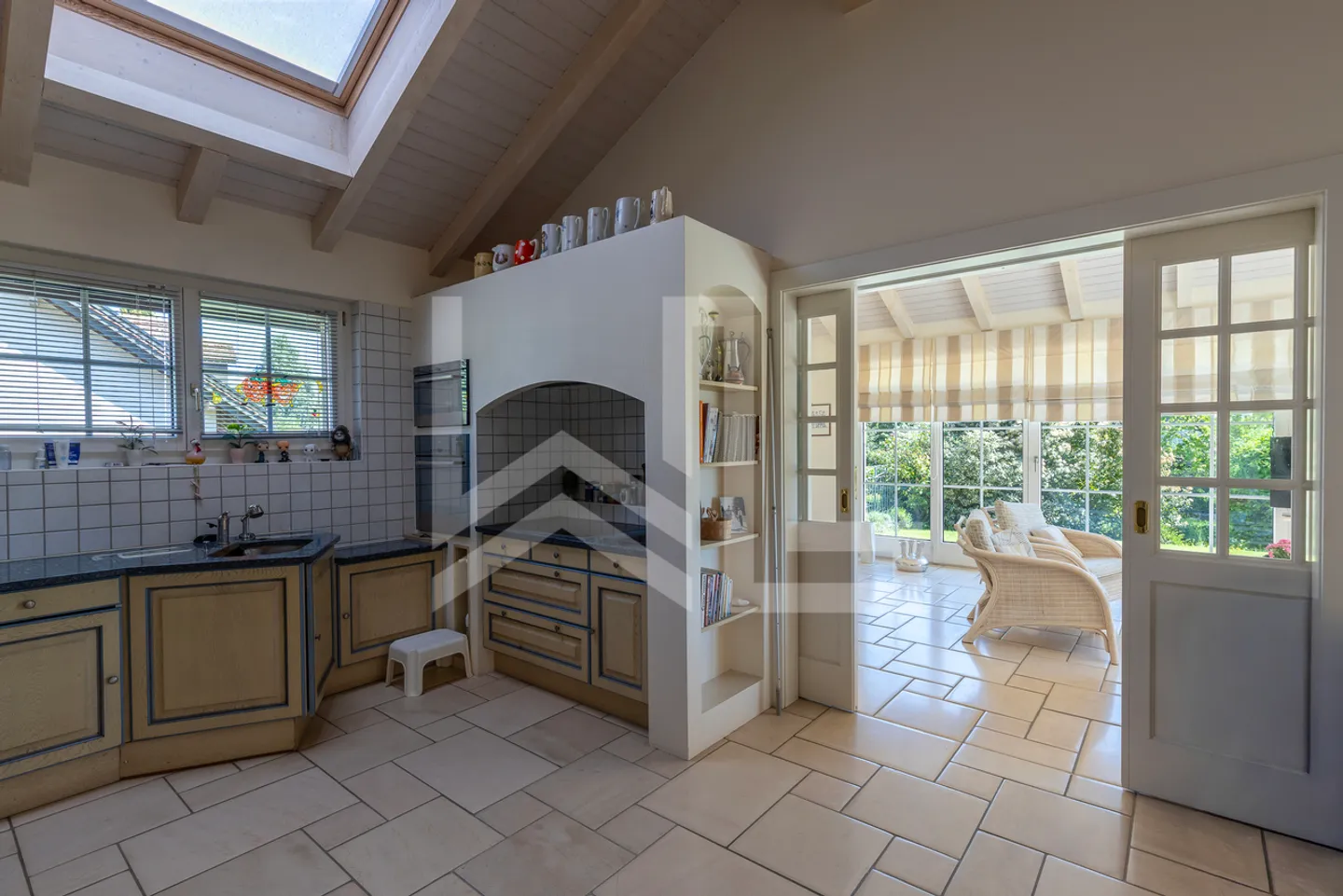 Family villa with large garden - Photo 5 of 13