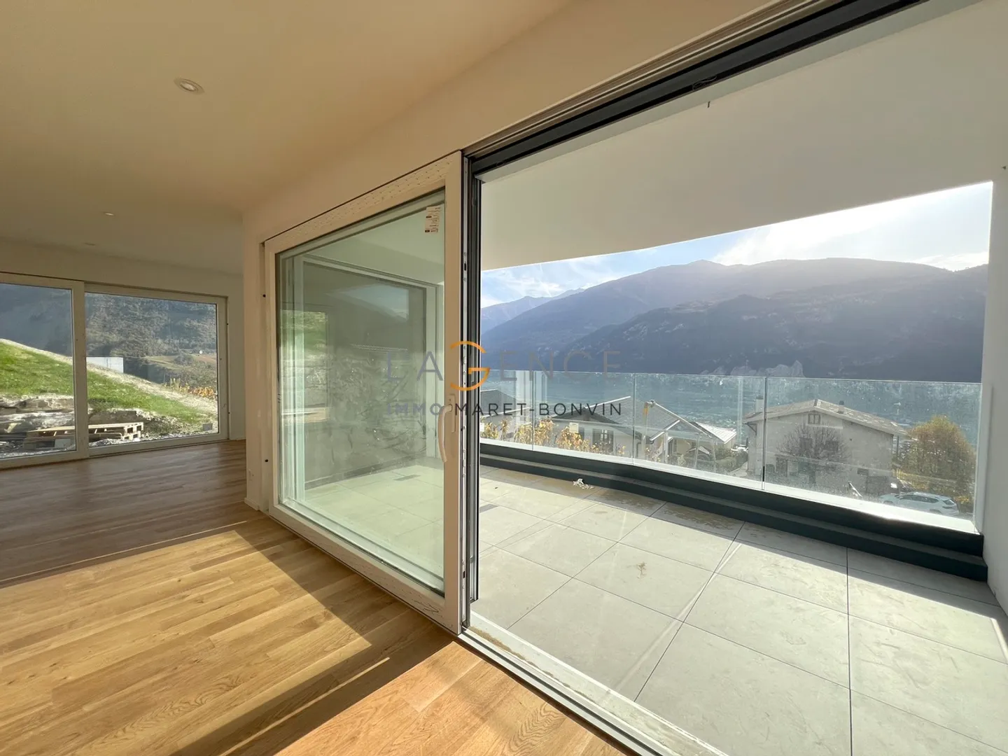 NEW APARTMENT WITH PANORAMIC VIEW OF 4.5 ROOMS - SIGNESE - Photo 4 of 8