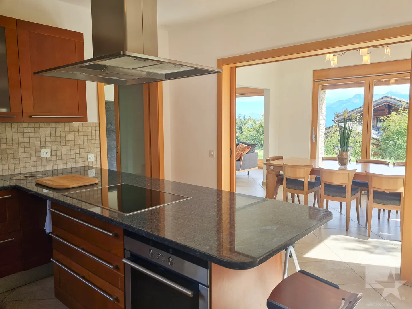 Chalet di 6,5 stanze idealmente situato in una zona molto ricercata - Foto 4 di 13