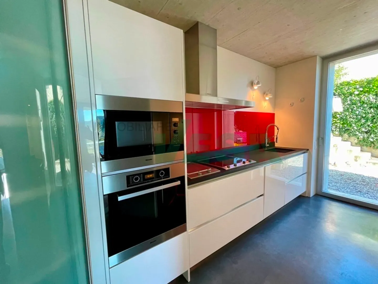 Moderna, elegante e luminosa villa con piscina e bella vista aperta - Foto 8 von 13