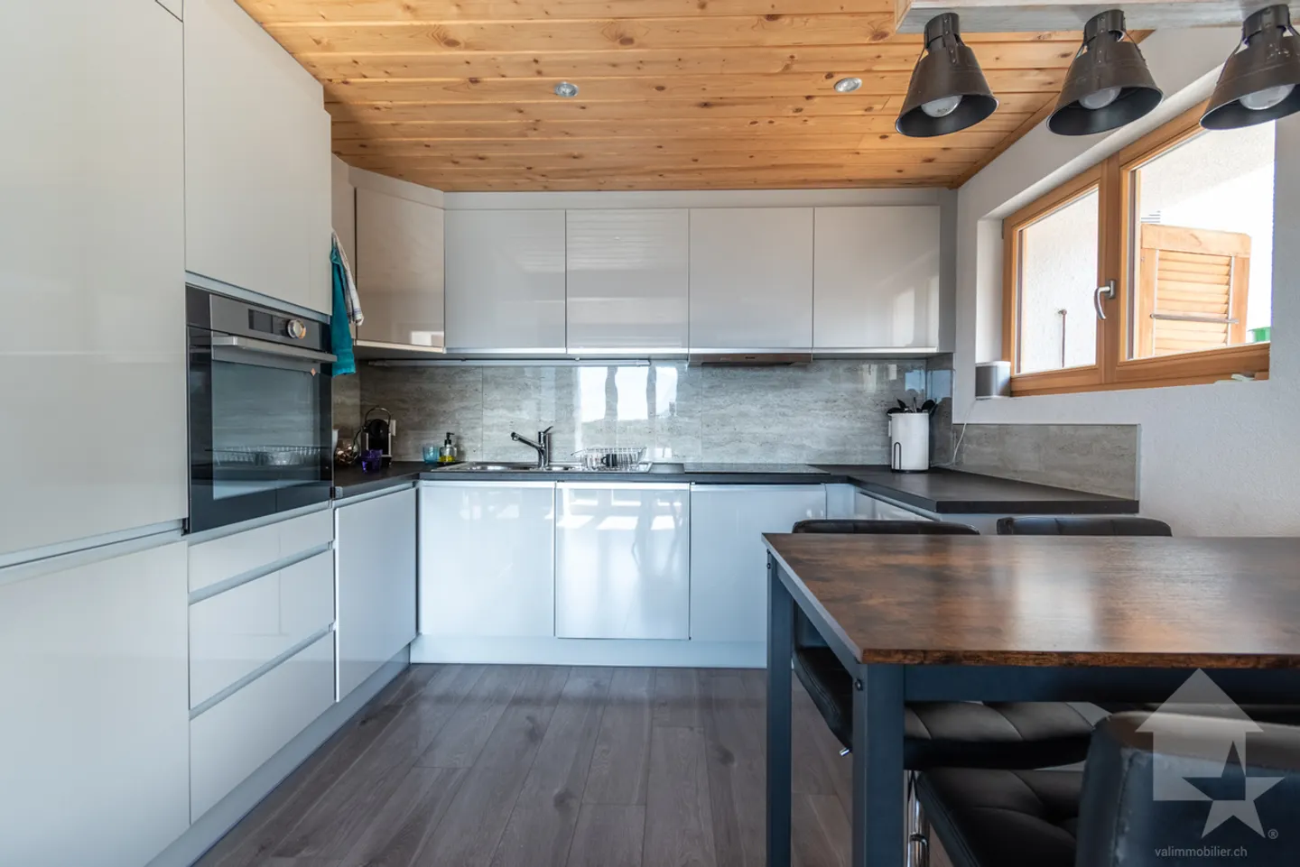 Fully renovated chalet with panoramic view in Posses-sur-Bex - Photo 4 of 13