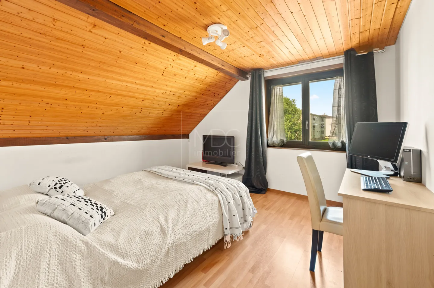 Spacieuse villa avec piscine et 2.5 pièces indépendant à St-Aubin - Foto 9 di 13