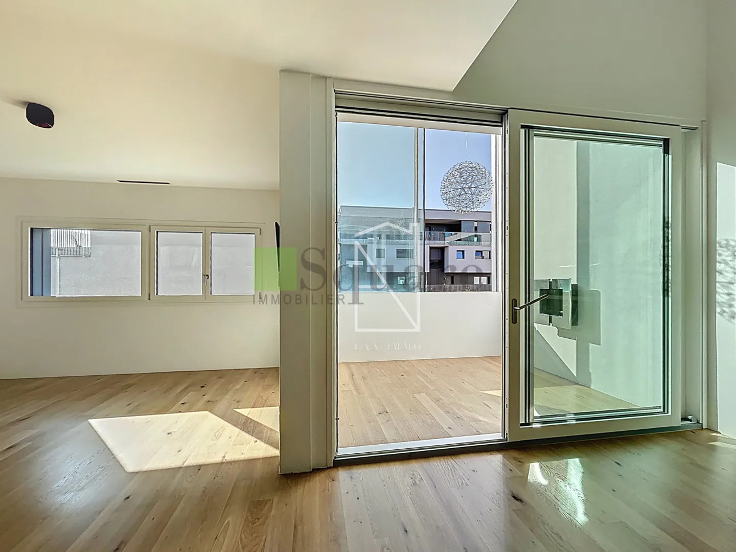 Lumineux duplex de 3.5 pièces à St-Sulpice - Photo 3 sur 8