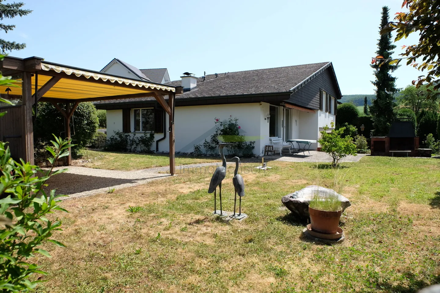 Detached single-family house with large garden and building reserve - Photo 3 of 13