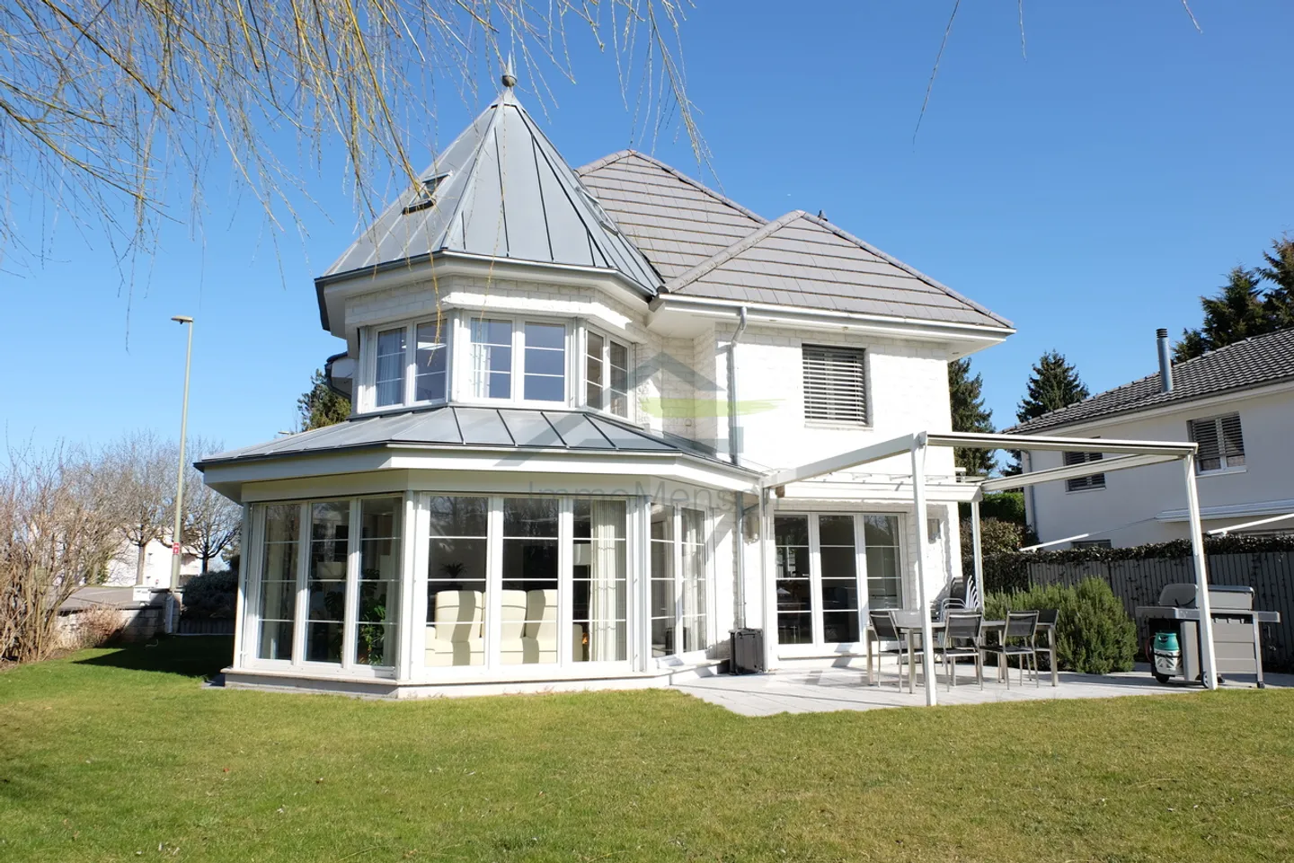 Freistehendes Einfamilienhaus in Bottmingen - Foto 1 von 10